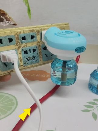 小浣熊电热蚊香液,用温和力量筑起驱蚊防线!采用天然植物配方,无刺鼻气味,孕婴家庭也能安心使用;纳米级挥发芯精准控量,一瓶补充液可持续使用300小时,长效锁鲜驱蚊。#夏日必备神器#母婴家居好物#驱蚊黑科技#租房改造神器#清凉一夏指南