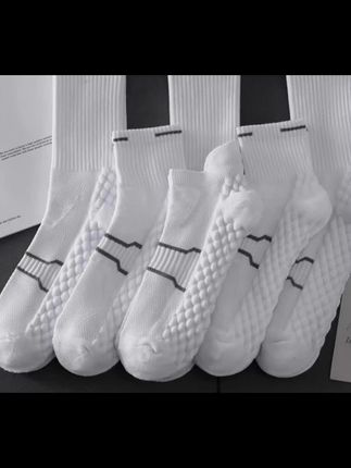 如果你也是爱出汗、脚有味道,那一定要试试这双袜子,它是全棉的,上脚很舒服,而且它的底部是加厚的毛巾底,就像踩在棉花上一样,特别柔软。同时它还能快速吸湿排汗,保持干爽,不会让你感到闷热不适,不管是运动健身还是日常出行都合适,赶紧下单购买吧!#强烈推荐 #每日分享 #宝藏鞋子 #袜子 #袜子推荐