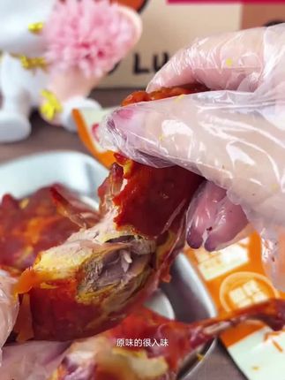 肉质紧实饱满,卤得也很入味,来上一根太满足了#鸭腿 #烤鸭腿 #追剧小零食 #开袋即食