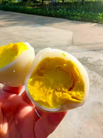 岛里鹅蛋,吃小鱼小虾,蛋黄大,颜色金黄,纯蛋香,不是吃饲料的腥味