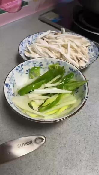 #做饭也不忘得瑟一下 #健康美食自己做
真的这是什么神仙锅 非常nice
强烈推荐啊