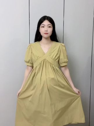 女孩子趁着怀孕可以多尝试一些风格,孕期没你想象的这么邋遢#孕妇连衣裙 #孕妇 #怀孕