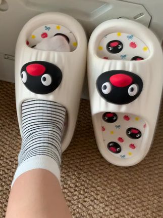 嘻嘻,来一双又可爱又好穿的拖鞋#拖鞋 #好鞋推荐 #百搭鞋子 #夏季凉拖 #小众设计感