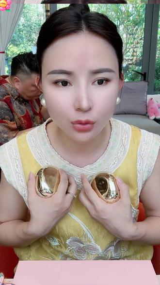 脸往下掉的姐妹看过来,素颜桃花金银绷带用空半罐了,30岁以后脸最怕松,这罐绷带霜让我敢原相机自拍了#素颜桃花乔帮主 #乔帮主素颜桃花 #抗皱紧致 #紧致 #护肤好物 @乔帮主6月6日三宝满月宴🎊全年超大场