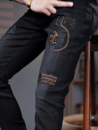 男人穿的帅,女人才会爱!#刺绣牛仔裤男   #只做高品质 #修身显瘦#男士牛仔裤#加绒保暖