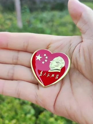 #合金徽章 #徽章 #纪念徽章 #国庆假期被安排明白了 #五星红旗迎风飘扬