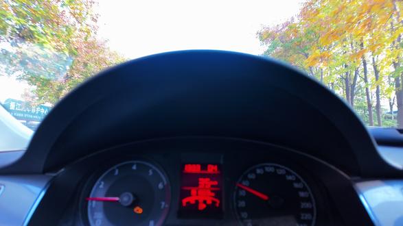 出差路上发动机突然亮故障灯!!我直接现场“硬核修车”! 出差途中车辆突然跳出发动机故障灯,本以为要叫拖车,结果我亲自登场排查,清码,竟然还真让我整好了!各位大神你们知道这是什么问题造成的吗???记录这次“公路自救”#修车 #自救 #出差旅行必备 #在拍一种很新的vlog #在拍一种很新的vlog @DOU+小助手 @抖音小助手 @抖音上热门