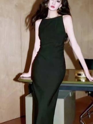 姐妹们,我真的太爱这条裙子了,它的名字叫王妃裙,顾名思义就是女王一样的感觉,穿上它你就是女王本王!这个夏天一定要买一条,不管你是去约会还是度假,穿上它都会让你气场全开,而且它的版型超好看,不管你是梨形身材还是苹果型身材都能驾驭,真的超级显瘦!#夏季新款 #时尚穿搭 #御姐范儿 #上热门