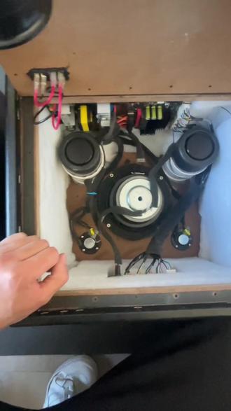 #创作灵感 视频有点长建议倍速播放哈 其实这个玩意没什么难度 没有专业设备做数据调试各种 还有说什么一股电子音 都打野#DIY自制音响 了没必要追求那些 随便玩玩而已 找个可调参数多的功放板根据自己喜好调整着听听得了要得是过程和做好后的那种感觉有同爱好的可以互相交流学习学习 业余爱好者不喜勿喷 谢谢😋#音响拆解 #DIY蓝牙音响