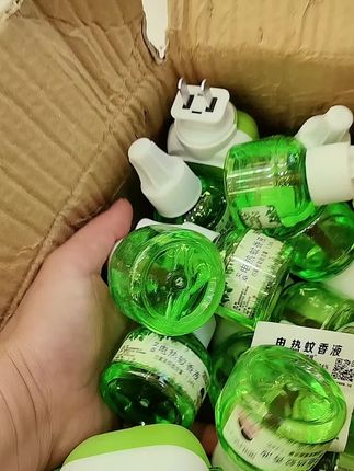 #蚊香液 艾草蚊香液,无毒,无味,无烟。婴儿,孕妇,老人都放心使用。