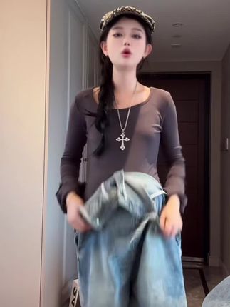 时尚孕妇夏季新款孕妇牛仔背带短裤+短袖上衣孕妇背带裤减龄套装#夏季清凉 #牛仔裤 #牛仔穿搭 #与众不同的自己 #今日穿搭