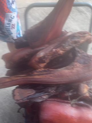 喜欢吃大猪粮食猪腊肉的,晚上9点来我直播间挑选哦!#农村生活 #乡村味道