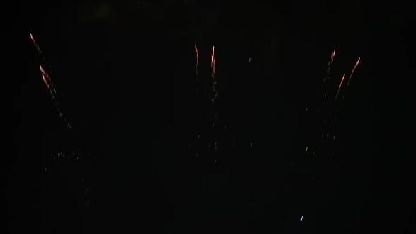 第一次放七彩祥云~真的好美呀!!就是时间有点短了😂~#七彩祥云烟花 #七彩祥云烟花视频 #烟花秀