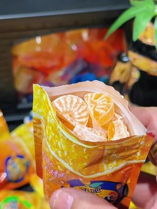 橘子脑袋真的拒绝不了一点!浓浓的橘香味!超好吃!#水果糖 #这也太好吃了 #强烈推荐 #网红糖果 #糖果