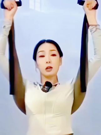 #男士神仙单品 腰椎间盘突出不可怕可怕的是你没用这款腰椎牵引带用过就更懂腰椎牵引带家用强腰锻炼吊带拉伸腰部辅助单杠牵引器腰椎间盘突出腰椎间盘突出不可怕,可怕的是你不用这款腰椎牵引带,它可以帮助你缓解腰背疼痛,远离腰椎间盘突出。这款腰椎牵引带是加宽高弹力的,而且还有舒适的松紧调节功能。使用起来简单方便,可以有效的缓解腰椎间盘突出,腰背疼痛的人一定要带哦,他是专门为腰椎病锻炼设计,每天坚持锻炼腰突不怕治不好。#强腰锻炼吊带#腰椎间盘突出#超实用