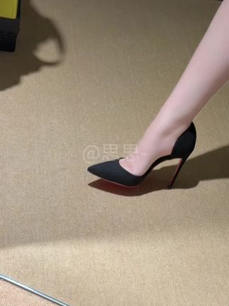 绒面高跟鞋