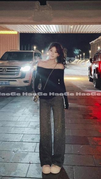 浩哥严选 “银河爆闪裤”加绒牛仔裤,冬日氛围感神器!细碎闪片像揉碎星光,加绒保暖不臃肿。高腰版型显腿长,搭卫衣大衣都出彩,拿捏潮酷吸睛的秋冬范儿~#显高显瘦显腿长 #百搭神裤 #闪闪发光 #ootd穿搭 #百大红人新年好礼请查收 @浩哥女装