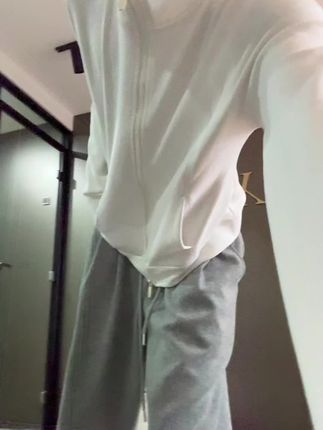 都说有钱穿休闲!有没有的!姐妹们!咱们先穿了再说#极简主义 #今日穿搭 #高级感穿搭 #休闲上衣 #穿搭