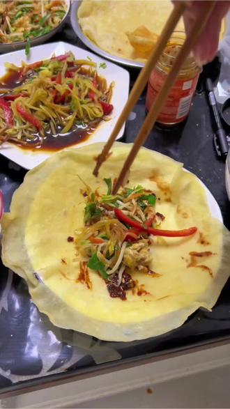 #立春吃出仪式感 一口春饼,解锁马年春日限定美味#春饼家常做法 #立春 #立春咬一口春天 #春饼做法