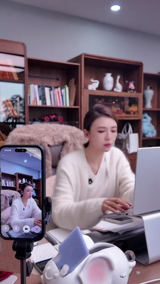 当我让豆包帮我监督老板工作 #七叶传媒 #老板和他的女员工 #职场搞笑 #豆包