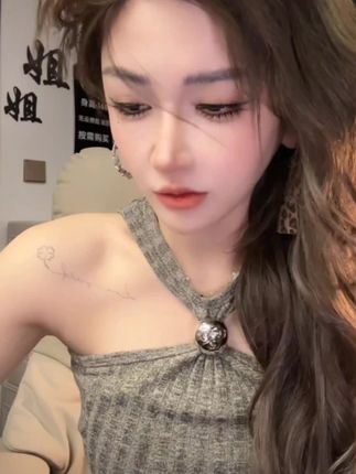 挂脖抹胸短款无袖背心上衣@DOU+小助手 #又美又好看