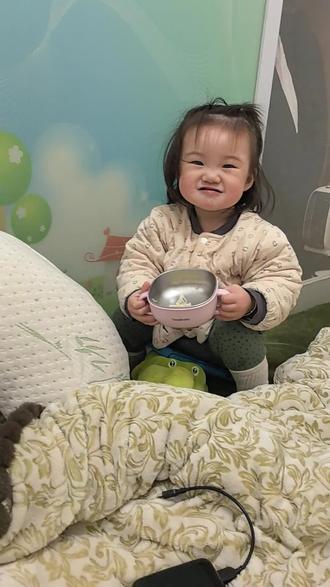 可怜的洛洛回不来了~但是我坚信,她依然会重新回到蓉蓉身边。一级甲等事故,洛洛啊~你该是对这个世界有多大的善意,才会用自身来换取其他小朋友的幸福啊。😭😭😭😭#宁波