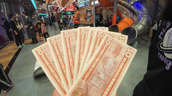 上海超体运动中心攻略,一个视频带你全部搞定 最近上海新开一家近5000平的超体运动中心,带弟弟从苏州体验一下,也正好给大家做个攻略,从交通路线到存包游玩到整体花销,一条视频给大家整明白。不想看视频的也没有关系,评论区也有浓缩的攻略,虽然没有视频那么全面,但是也够大家用啦。#歪嘴鱼头的记忆碎片 #上海游玩攻略 #上海带娃好去处 #分享我的旅行回忆 #WUNPARK超体运动中心