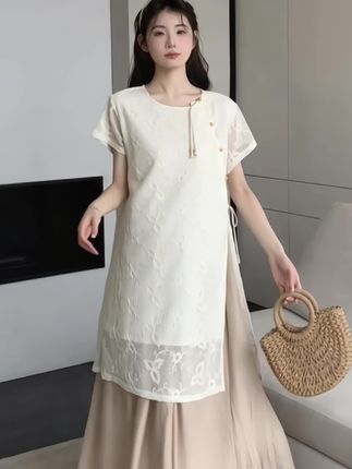 孕期好适合穿新中式啊,宽松版型没有束缚感,上身温柔甜美,真的好好看呀#孕期穿搭 #孕妇装 #时尚孕妇装 #新中式孕妇装 #一个身体两个心跳