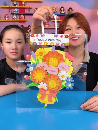 妈妈帮宸宸做教师节礼物,手工花朵真好看 #教师节礼物 #手工 #亲子