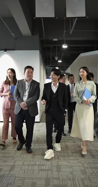 希望舍子早日回归,你这表孙子还想一走了之,听说8月13号后用小号直播,期待你的归来#哑舍 #拍摄现场