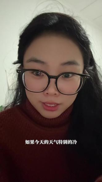 南方冷还是北方冷?我看了一圈下来,又很多北方的网友建议说墙体要做保暖,南方的朋友说那都建好了的墙体,那不得拆了,重新再弄,北方网友说你在外面贴一层不就行了的,南方网友说那夏天不得变成蒸笼。 我只知道夏天到的时候那个风刮的感觉自己像是要被加热的肉~ 😂南方最暖和的两个地方是一个是床上,一个是烤火桌,一个是省服没有了。南方最暖和的还忘了个地方,是洗澡洗澡让身体暖和,但是也很你那个开关哦豁,多一点烫死,少一点透心凉~ #南方冷还是北方冷 #南方冷不冷
