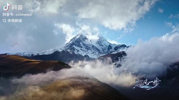 在一起!鸿蒙智行 鸿蒙智行引领国产新能源迈出超凡一步,行无界 智千里#TBD #高颜出行搭子 #与鸿蒙智行向善而行 #鸿蒙智行在一起