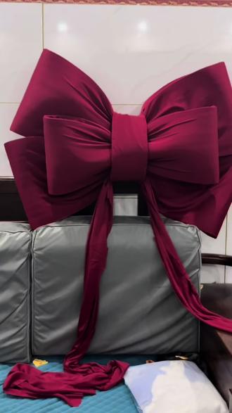 #真实生活分享官 自制的超大蝴蝶结教程来啦,可以拿来放婚房床头、大门口、婚车车头装饰、舞台布置。#拍照神器#蝴蝶结#备婚日常#备婚攻略