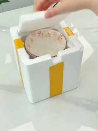 拆开这个小箱子,竟藏着一个精致的碗碟,仪式感满满!🎁🍽️ #新丰花园 #理想花地瑧园