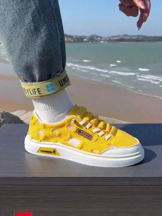 男人穿的帅,女人才会爱!软底软面的男鞋,穿上显年轻!#潮鞋推荐好看不贵 #上脚舒适 #用琥珀流光风打开秋天 #谁还没尝试琥珀流光风穿搭 #软底软面穿上超舒服