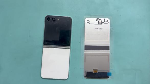 三星Z Flip5拆机更换小折叠屏幕 拆解配件和安装教程 #数码科技 #拆解 #寄修手机换屏 #爆屏修复手机维修 #小折叠屏