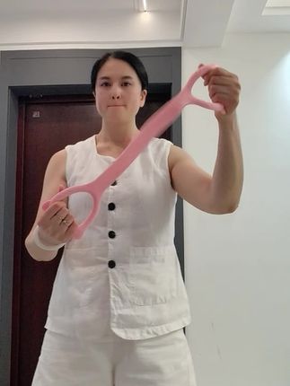 姐妹们运动起来吧,管理一下自己的身材,让你的背变得更薄,自己变得更有气质,做个气质女神!!#运动 #运动女孩