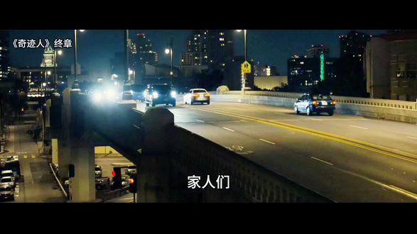 《奇迹人》终章 丝兰谷荒漠之上,黄沙漫天,西蒙浑身裹着离子能量光晕,眼神凌厉得吓人,对面是攒了整整一季的终极反派——利用科技改造身体的暗黑势力首领,身边还跟着一群机械改造兵,密密麻麻围得水泄不通,压迫感直接拉满!#奇迹人