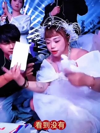 姐妹,我们家的抽纸只有零次和无数次。用一次你就会爱上它,不掉毛不掉屑,湿水可用,现在蹭福利,29块9到手二十大包,无论放哪里都方便好用!#抽纸#好用的大包纸巾推荐#悬挂抽纸#好物推荐#我要上热们