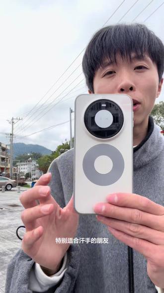 80Pro Max 适合软边硬背的壳,铝合金就得用防摔防 刮花的手机壳,切记