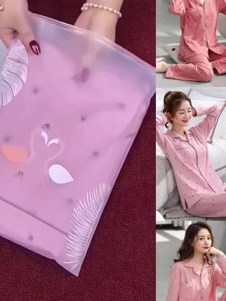 盛夏时分,选这款纯棉薄款宽松睡衣就对啦!亲肤透气,宽松自在,为你拂去燥热,静享舒眠。#面料舒适透气 #舒适家居服 #减龄气质 #柔软亲肤 #高端大气