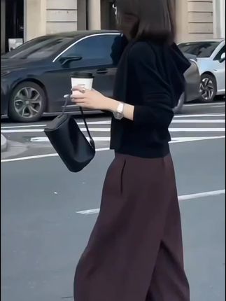 高级感小香风黑色针织开衫今年流行爆款宽松休闲阔腿裤两件套早秋#高级感 #针织开衫 #宽松休闲 #两件套 #洋气减龄 @DOU+上热门