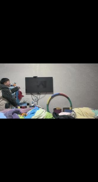 两个人自编自演,编个小猪佩奇😄