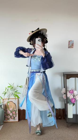 哇塞是蓝色小师妹!灯笼裤太可爱啦 #国风 #汉元素 #古风 #小师妹