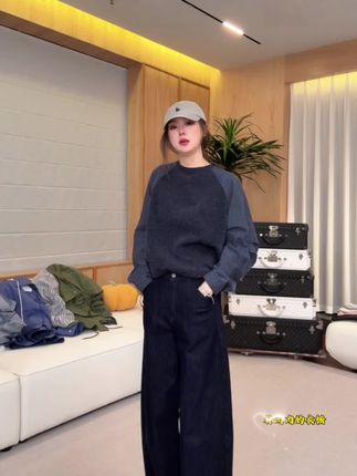 【简约复古弯刀裤】以流畅弯刀线条勾勒复古格调,裤型从臀至脚踝自然收束藏显瘦巧思。腰头贴合腰线显利落,裤脚微敛添细节,日常通勤或休闲出街皆适配,剪裁去繁就简,自带随性又不失质感的高级感~#林肉肉  #ootd穿搭  #高级穿搭  #今天穿什么  #无限回购的宝藏单品