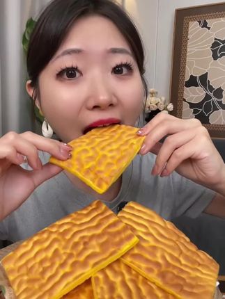 #虎皮蛋糕 像云朵一样软嫩的蛋糕,解馋饱腹,还不赶紧趁活动薅一斤!#蛋糕#零食推荐#早餐吃什么#蛋卷