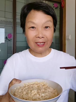 咸鸭蛋拌豆腐,太爽了,开胃生津下饭。夏天的味道#咸鸭蛋 #咸鸭蛋拌豆腐 #鄱阳湖咸鸭蛋