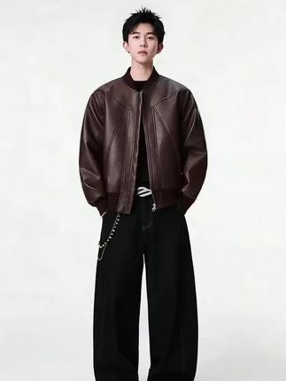 宝子们👋🏻!挖到宝藏情侣装啦✨这件男款时尚夹克绝了👏🏻!版型超正,上身秒变街头潮人🕶️~撞色设计不撞衫,和对象穿出门回头率爆表👀!面料软糯又抗风❄️,秋冬约会必备神器💑~ ✅立体剪裁显瘦十斤⚖️ ✅双面穿法一衣多搭👗 ✅防风内衬锁温保暖🔥 ✅水洗不掉色超耐造💪 ✅细节车线精致度拉满💯 #情侣穿搭 #秋冬外套 #男士夹克 #甜酷风 #情侣装推荐