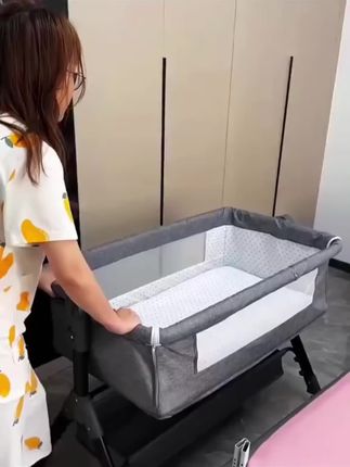这款#折叠婴儿床 真的太好用了,颜值高功能多,还能当游戏床,可以和大床拼接,折叠收纳带出门也很方便#婴儿床 #新手妈妈 #母婴好物