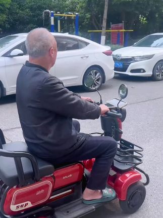 电动四轮车老年代步车时尚新款锂电池电动车适合老人代步接送孩子#智能电动车#高性能实用工具 #实用好物 #省力省时#老人代步车#